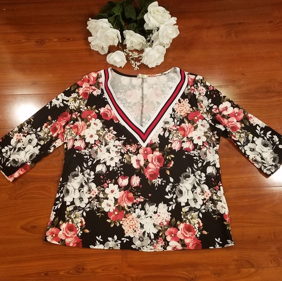 LA Gypsy Vneck Top Size 2X - Picture 3 of 5